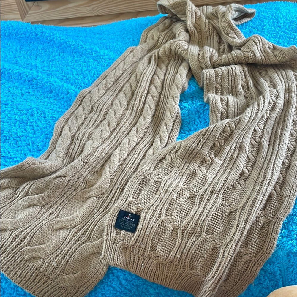 V. FRAAS Tan Cable Knit Scarf